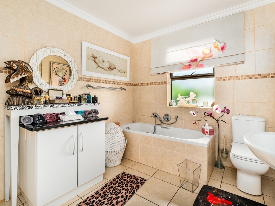 4 Bedroom Property for Sale in Groenvallei Western Cape